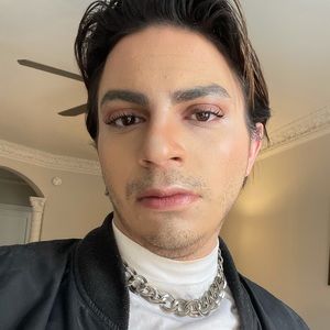 Meet your Posher, Adam